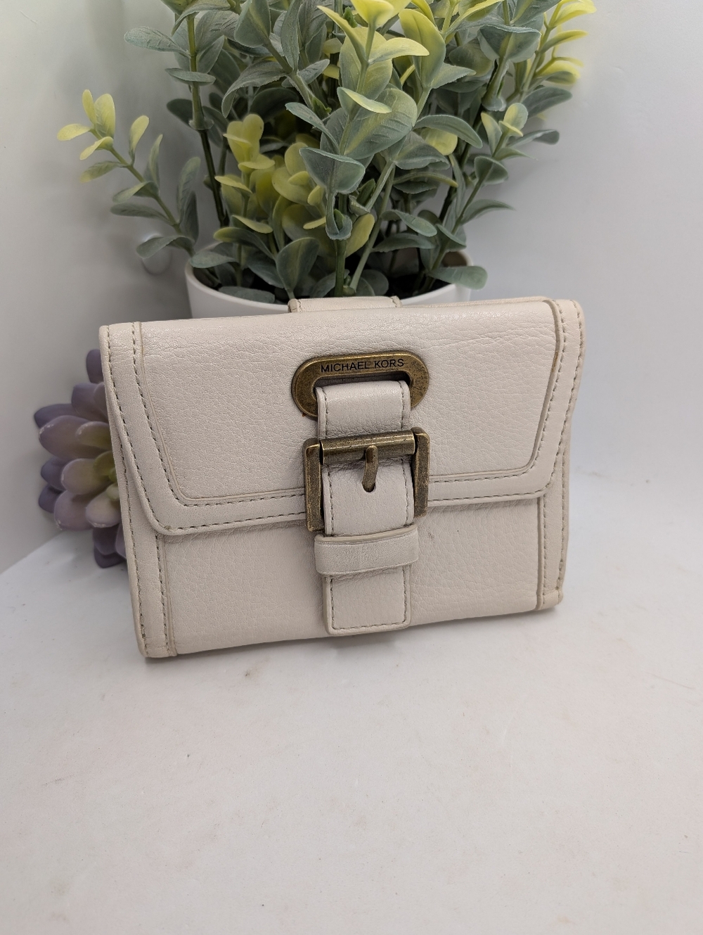 MICHAEL KORS Women's vintage Cream Leather Buckle Wallet